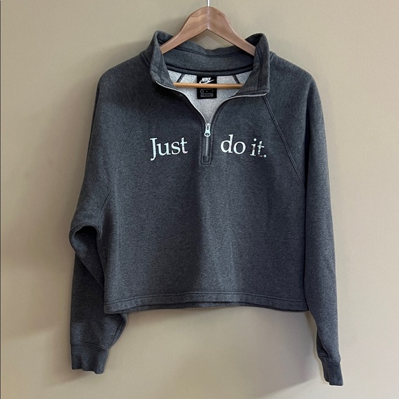 Nike Dark Gray Crop Sweatshirt with Dolman like Sleeves - Picture 1 of 10